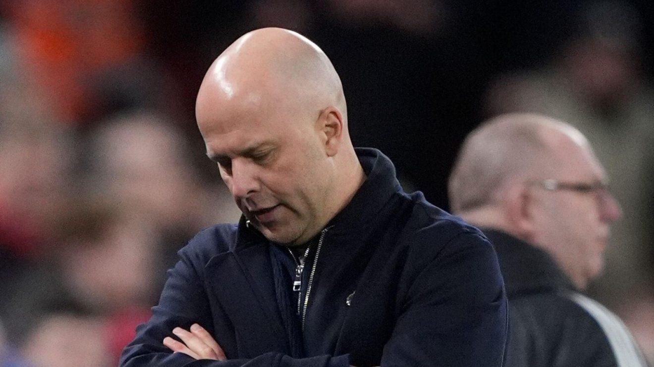 Liverpool conserve Slot avant le choc, mais son avenir au banc reste incertain