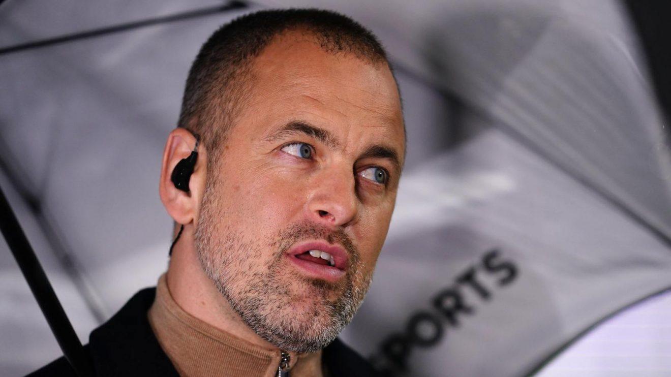 Cole Urges Chelsea to Sign Stones and Lewandowski on Free Transfers