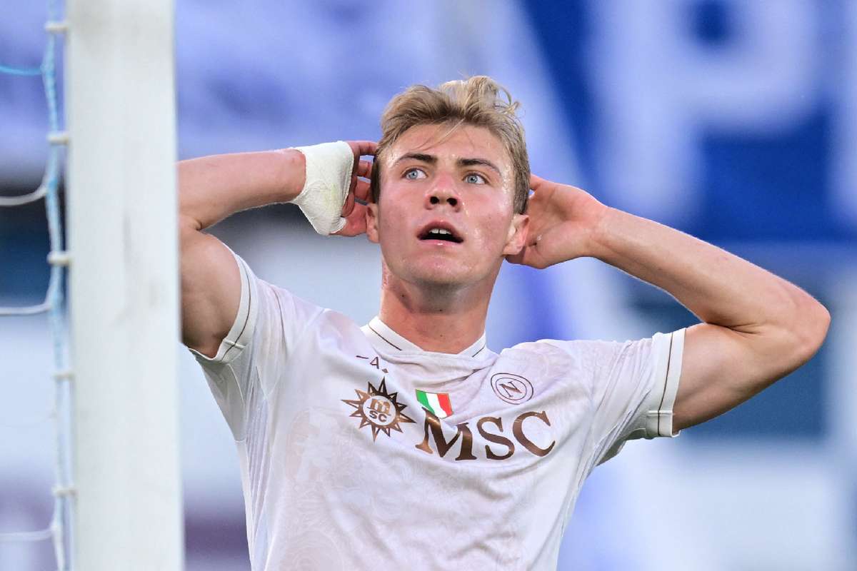 Napoli confirm permanent signing of Højlund