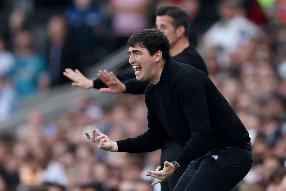 Iraola chega a Anfield: novo técnico do Liverpool é praticamente certo