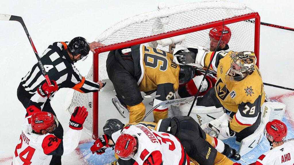 Nhìn trước trận 4 chung kết Stanley Cup: Golden Knights tiếp tục đối đầu Hurricanes trên sân nhà