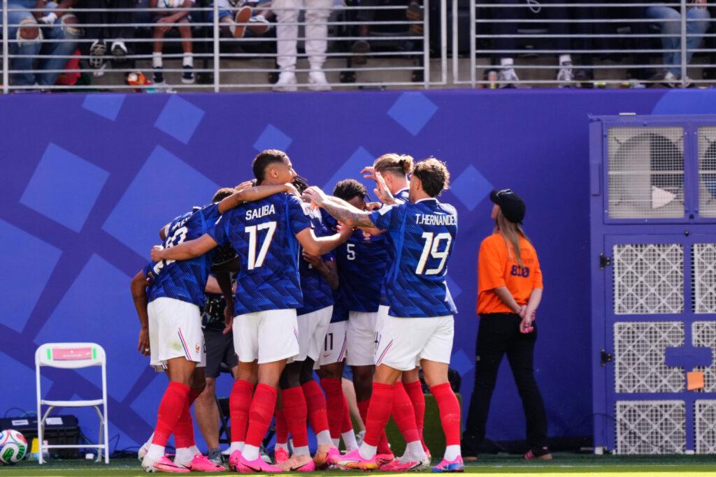 음바페 더블로 역대 최고 득점자 등극… 프랑스 3-1로 대회 첫 승