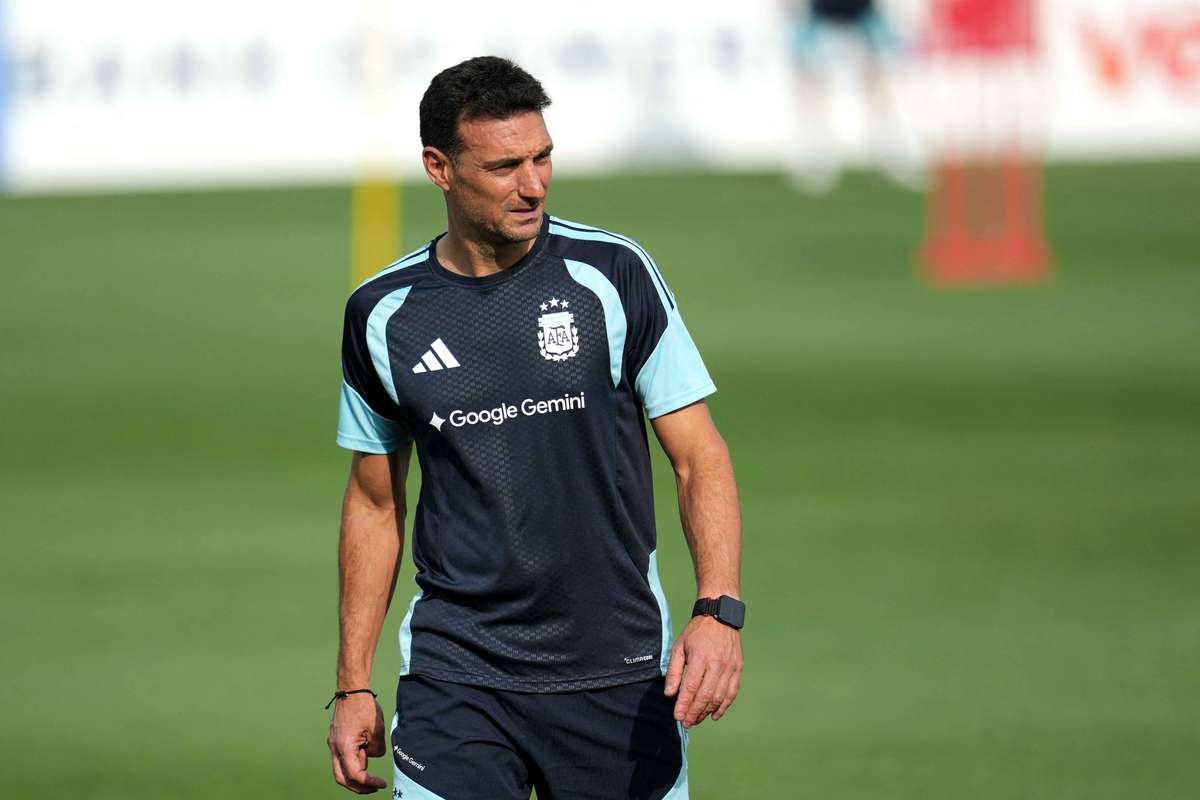 Scaloni's Forward Dilemma: Lautaro or Álvarez to Start?