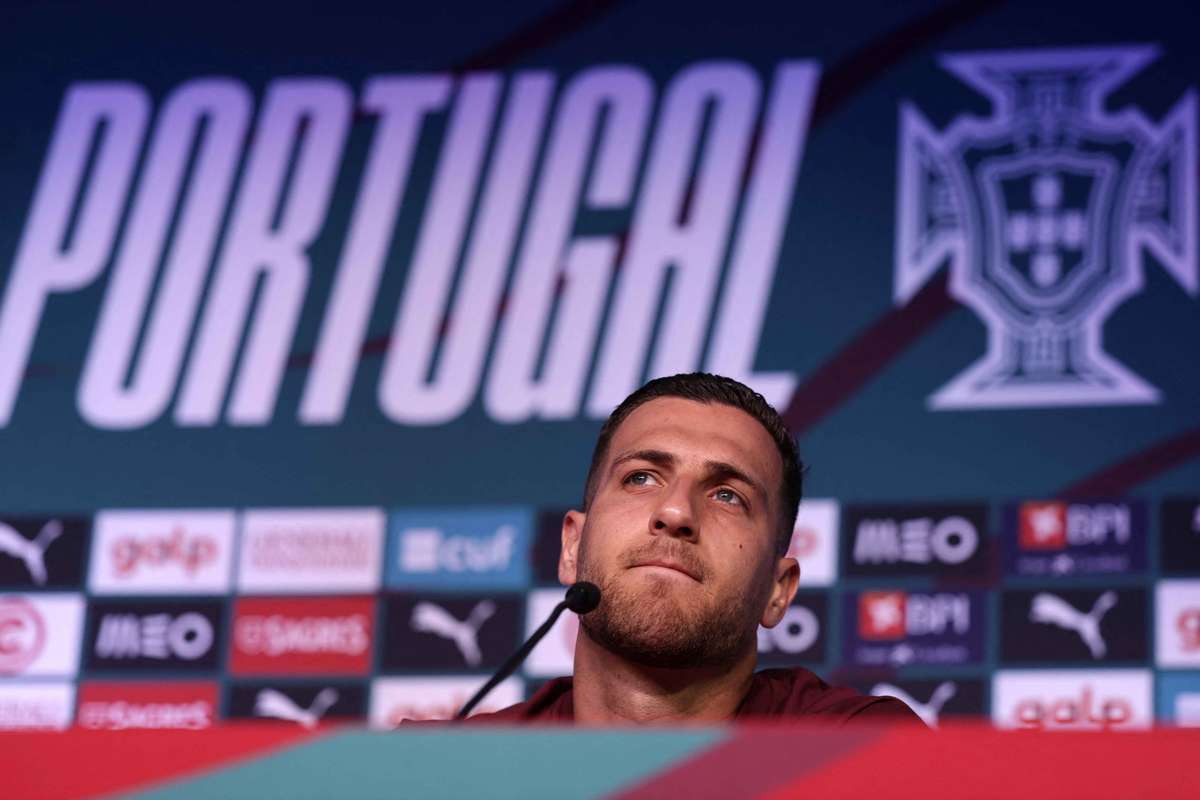 Dalot rebate críticas e defende publicamente Cristiano Ronaldo