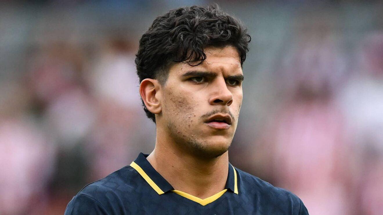 Tottenham está perto de fechar com Fernandes; negociação do Manchester United segue emperrada