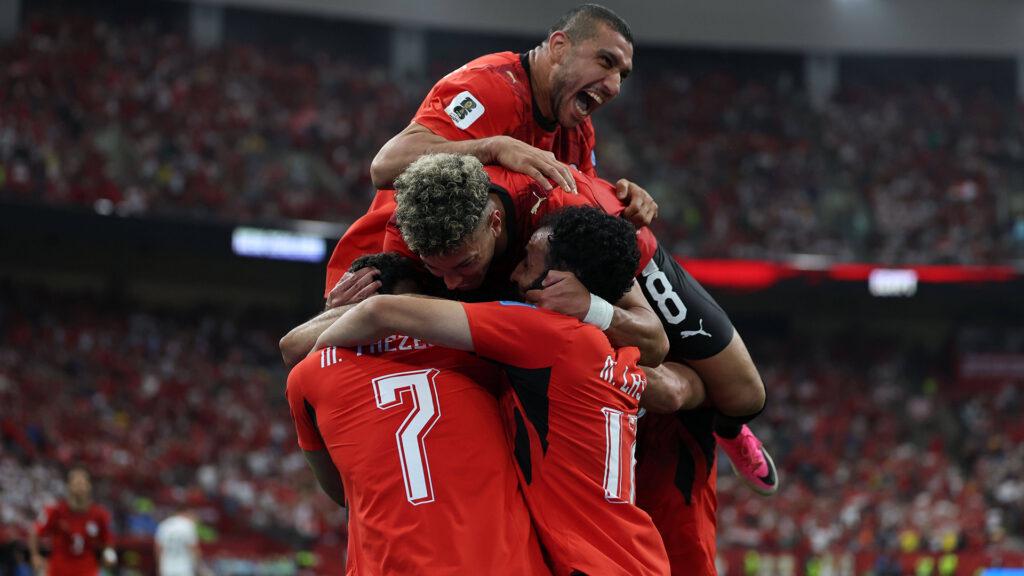 Salah tỏa sáng hiệp hai, Ai Cập lội ngược dòng thắng New Zealand 3-1