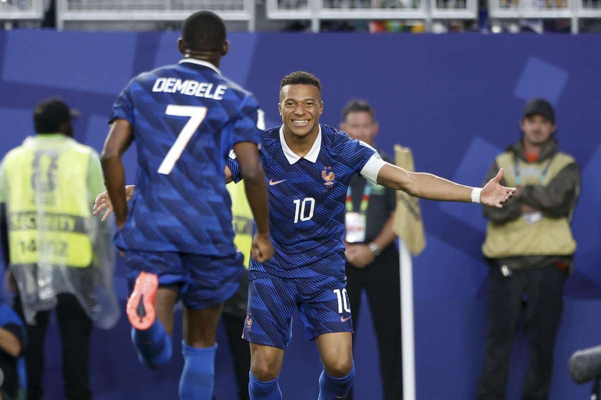 La France bat l'Irak 3-0 et se qualifie : Holau évoque la bataille psychologique après l'interruption pour orage