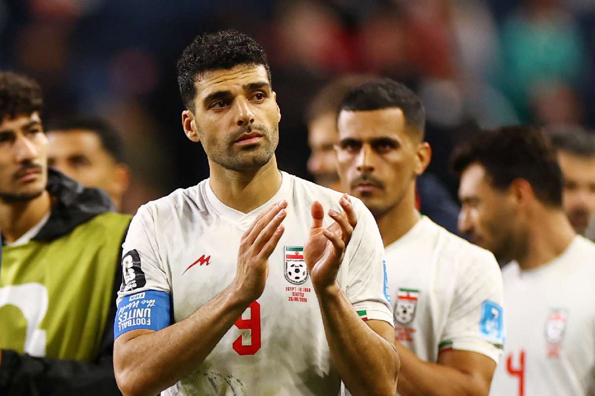 타레미, FIFA '재앙의 월드컵' 맹폭: 비자·기지·VAR가 동시에 이란의 16강 진출 방정시적으로 G조 3위에 머물러 있다. 타레미는 페널티킥을 놓쳤고, 동료의 추가시간 골은 VAR에 의해 취소되었다. 올림피아코스 소속 공격수는 비판의 화살을 FIFA 후勤 지원에 돌렸다. 팀 전체가 미국에서 훈련할 수 없었고, 후勤 인력의 비자가 거부되었으며, 티후아나를 오가며 반복적으로 국경을 넘나들어 회복 시간이 압축되었다.