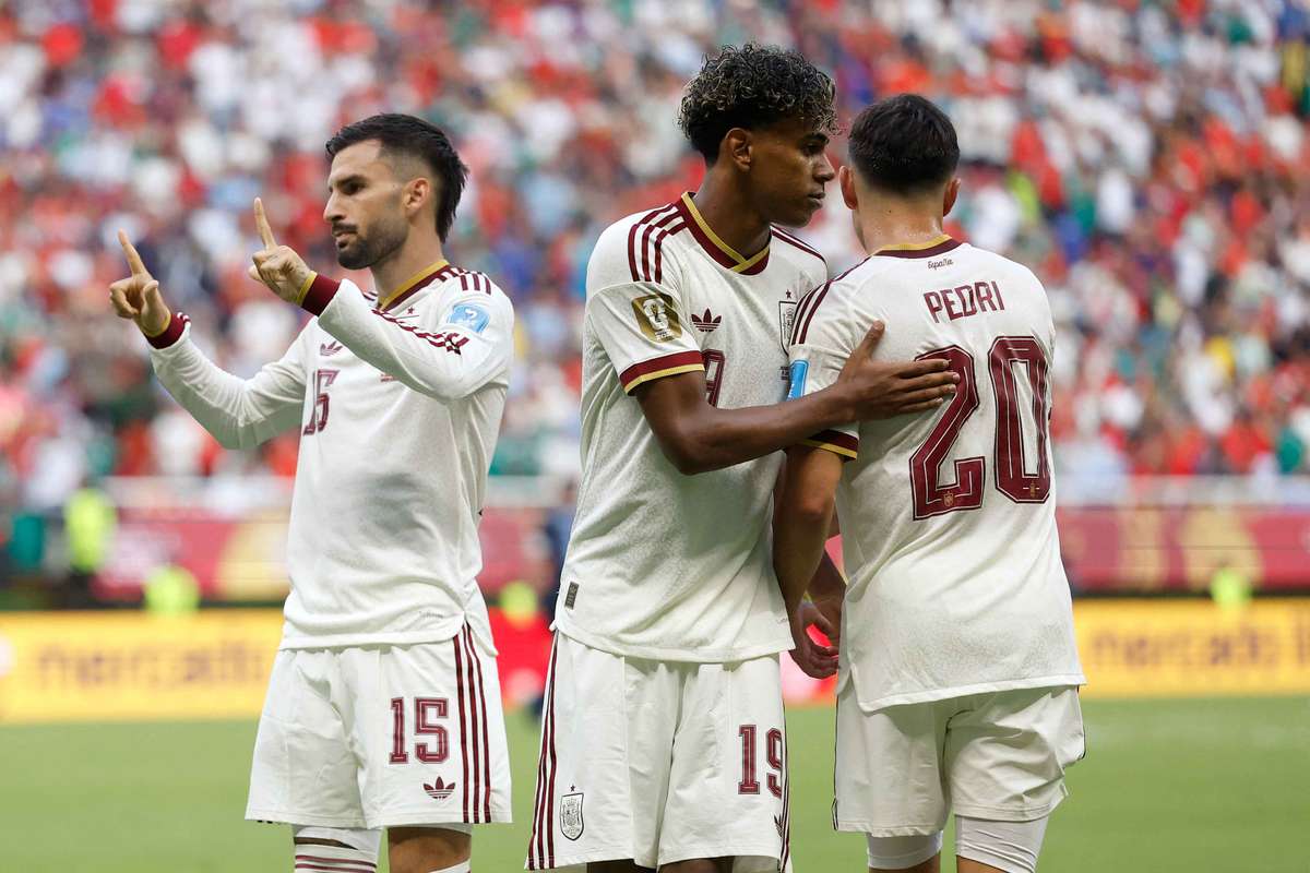 Spanien schlägt Uruguay 1:0 und zieht als Gruppenerster weiter – La Celeste scheitert erneut in der Gruppenphase