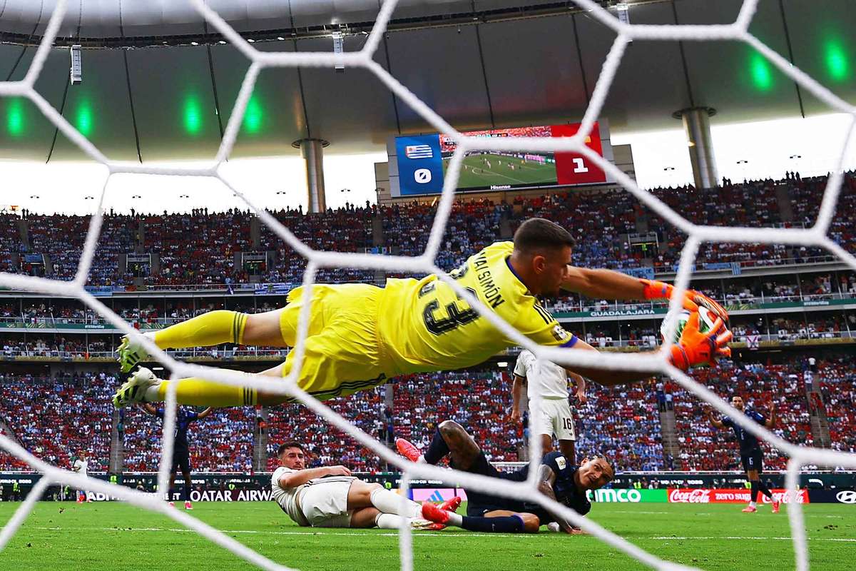 Unai Simón Is 90 Minutes From World Cup Clean Sheet Record: How a Modern Goalkeeper Is Rewriting Spain's Defensive Story