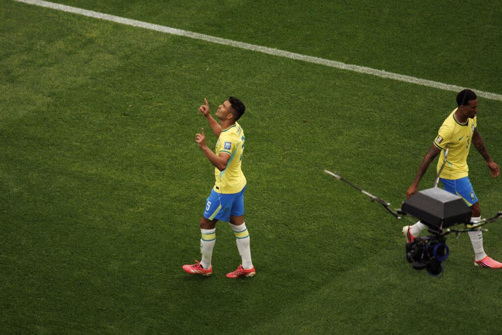 Casemiro trifft und beherrscht das Mittelfeld – Brasilien schlägt Japan 2:1 und zieht ins WM-Achtelfinale ein