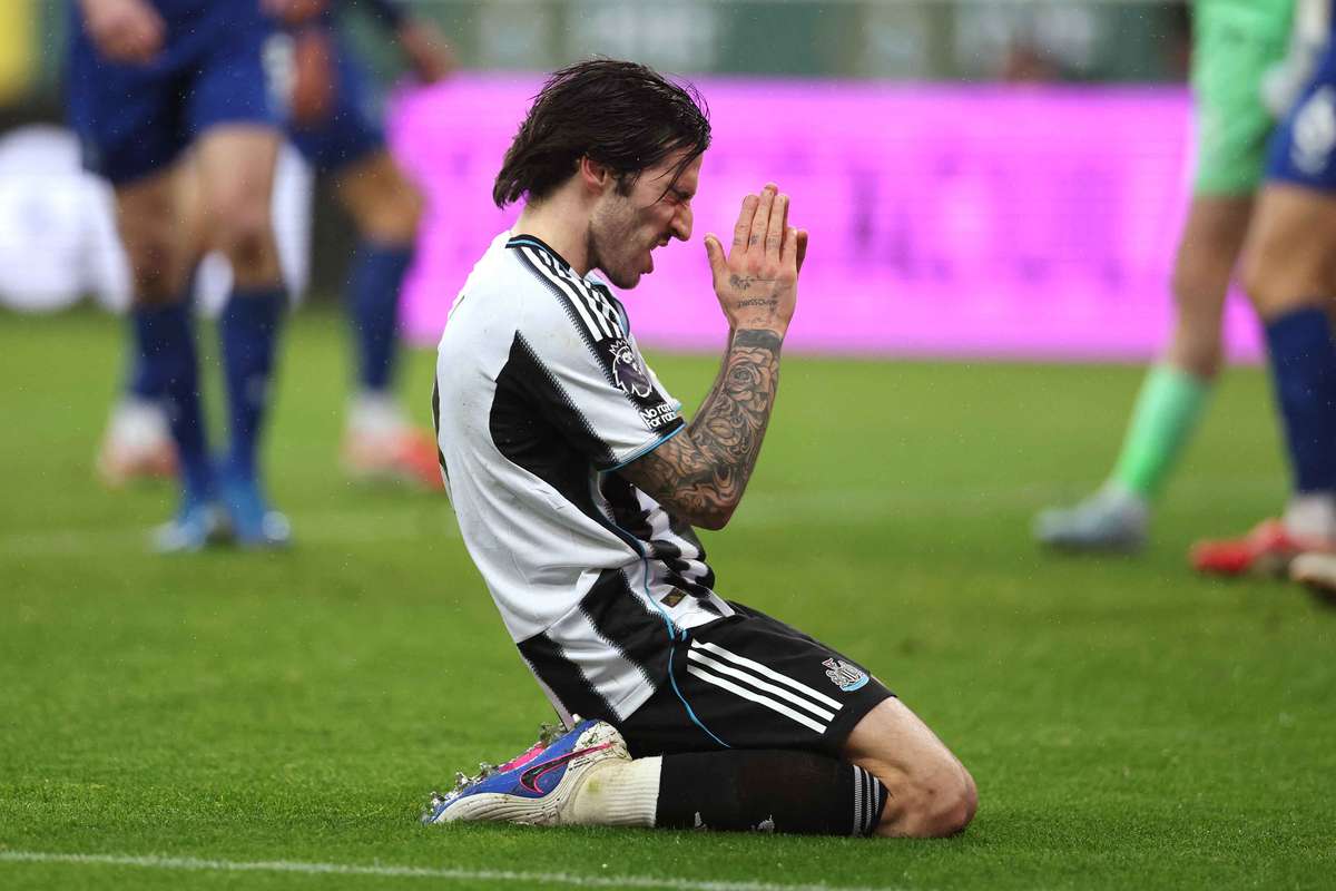 Tottenham Prepare Improved Tonali Bid as Manchester City Enter the Frame
