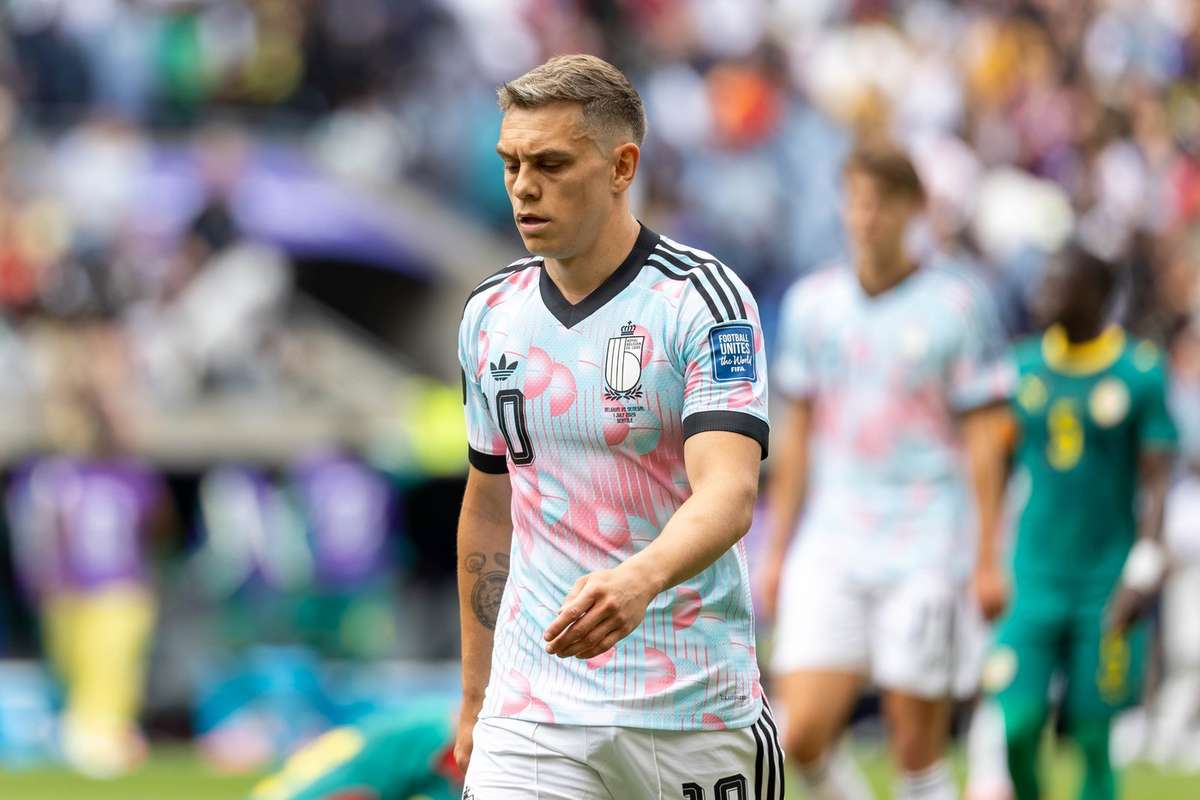 Besiktas đạt thỏa thuận mua cầu thủ chạy cánh Arsenal Leandro Trossard