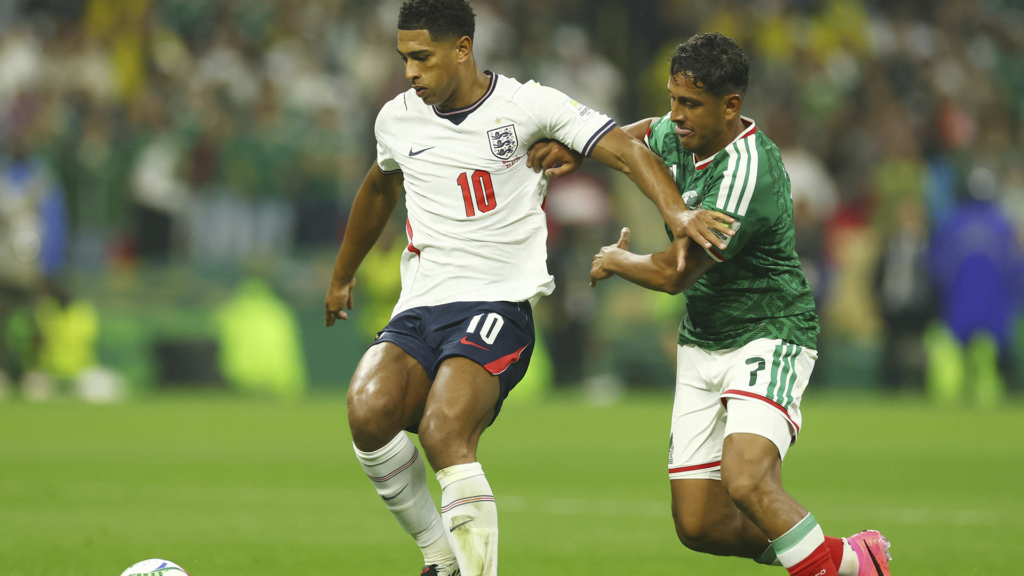 Dubbel van Bellingham brengt Engeland op 2-1 tegen Mexico bij rust in achtste finale WK