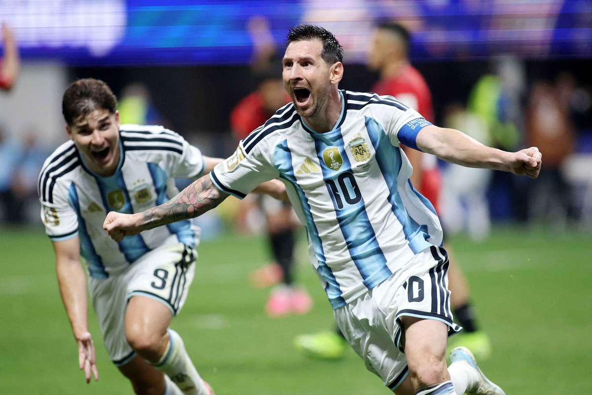 Thụy Sĩ đánh bại Colombia trên chấm luân lưu, Argentina ngược dòng phút chót để thắng Ai Cập