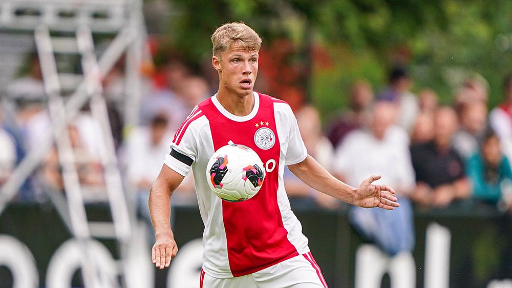 Newcastle chi 24 triệu euro cho Sean Steur 18 tuổi — Ajax lại kiếm tiền