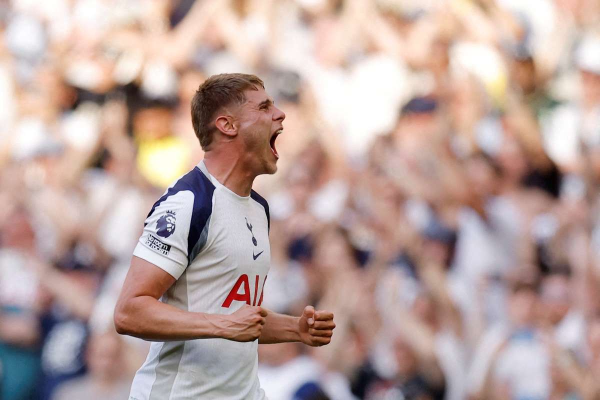 Van de Ven Sees a Different Tottenham Taking Shape Under De Zerbi