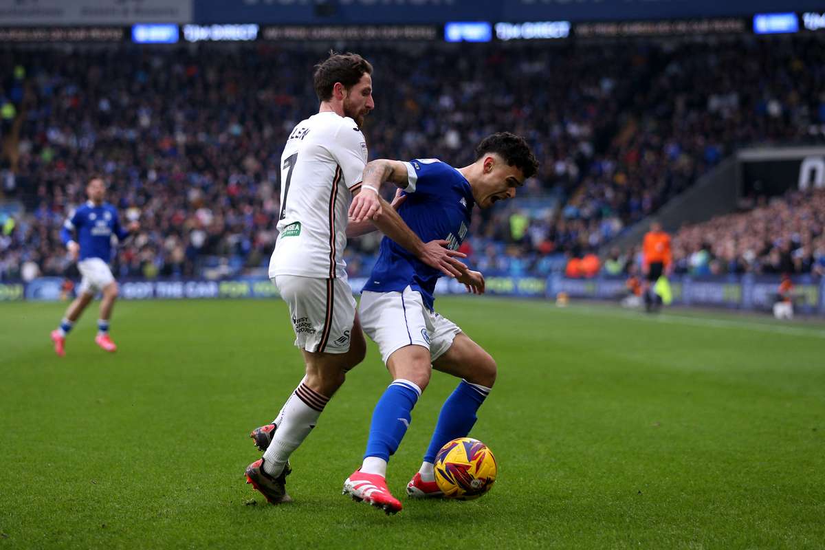 Robertson Strings 15 Passes as Cardiff Flash the Football That Might Keep Them Up