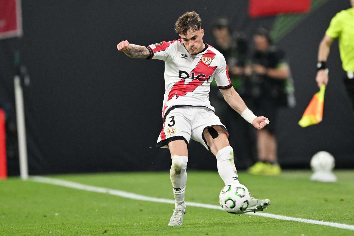 Chelsea sắp đạt đột phá trong việc chiêu mộ hậu vệ trái Pep Chavarria của Rayo Vallecano