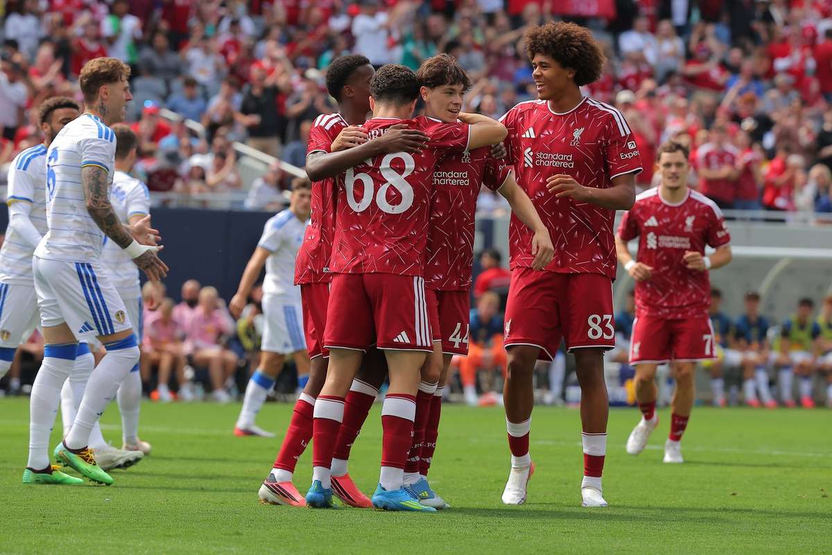 Liverpool desperdiça vantagem de dois gols enquanto Leeds se recupera e vence na pré-temporada