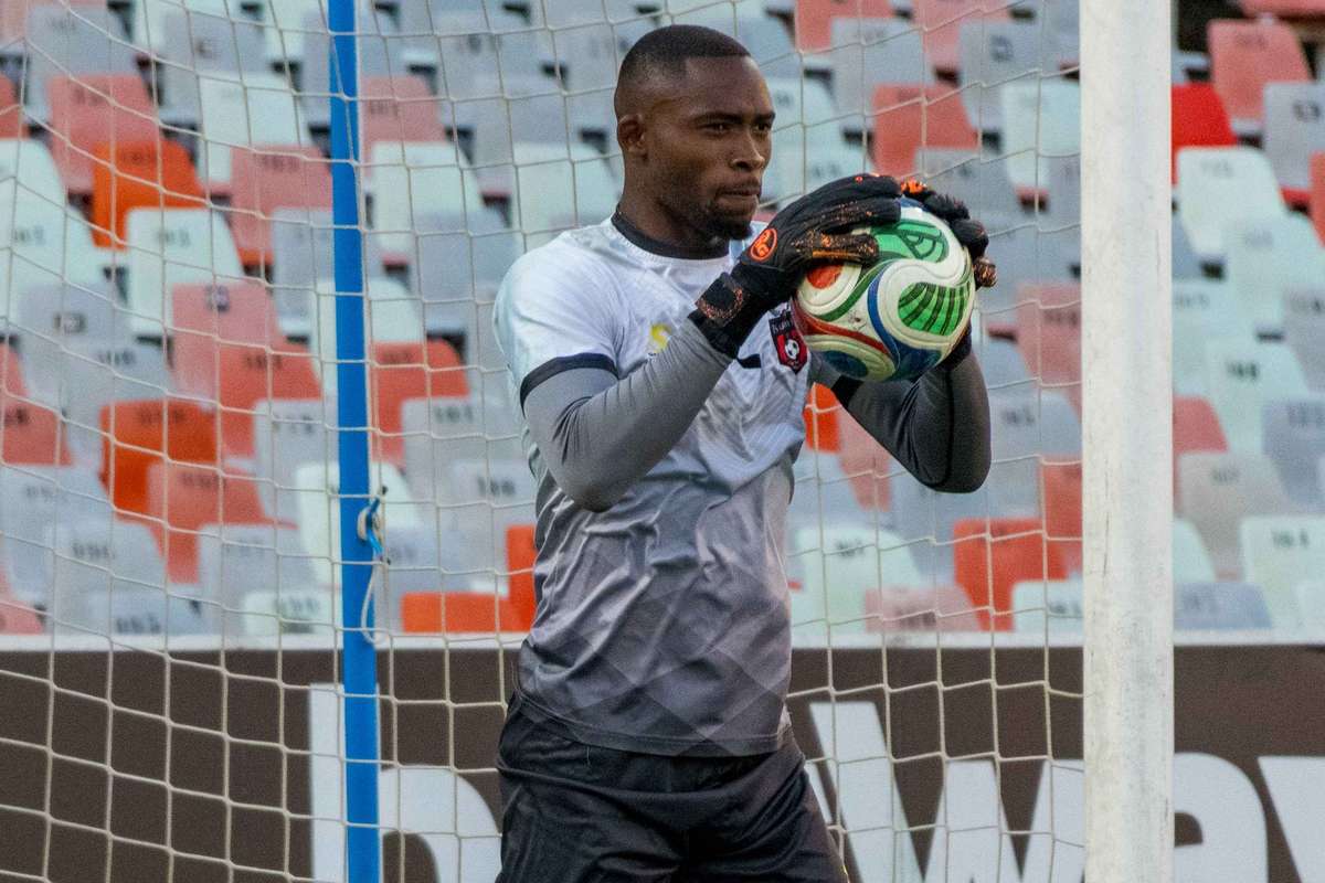 Gardien de TS Galaxy expulsé lors d'un incident de main bizarre lors du nul 2-2 contre Siwelele