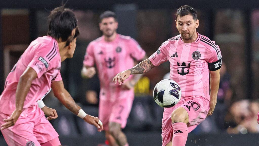 Messi marca duas vezes e dá uma assistência enquanto o Inter Miami vence o Atlético San Luis por 4-2 na estreia da Leagues Cup