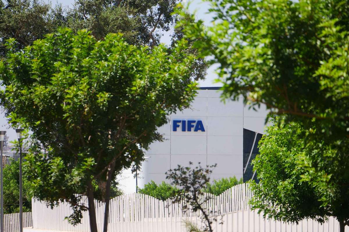 Mexico và Argentina ủng hộ Infantino khi cuộc chia rẽ quản trị FIFA ngày càng sâu sắc