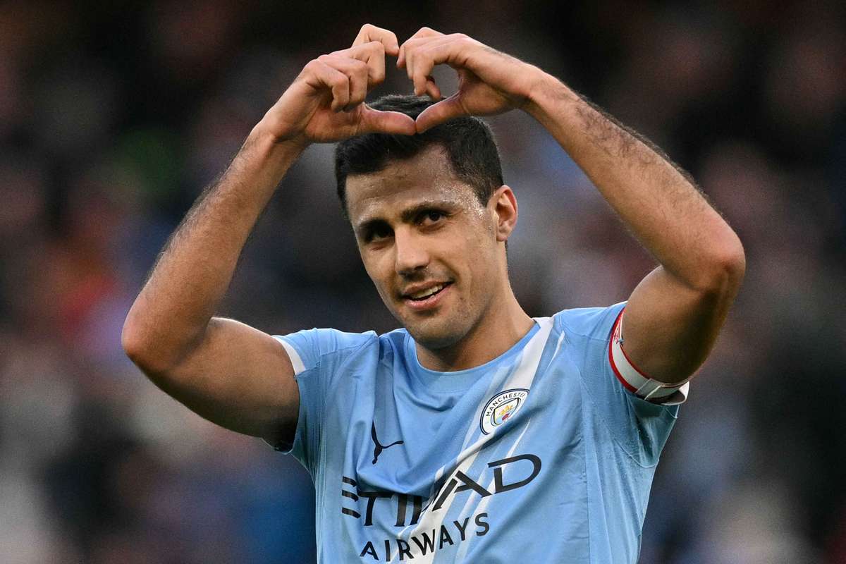Nỗ lực phút chót của Barcelona vì Rodri khiến kế hoạch tái thiết Real Madrid gặp rủi ro